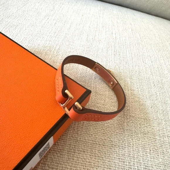 Hermes Mini Rivale Bracelet in Orange Leather size T3. EUC.!